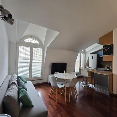 Apartment Urban Attic Isola District Mailand