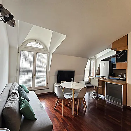 아파트 Urban Attic Isola District *
