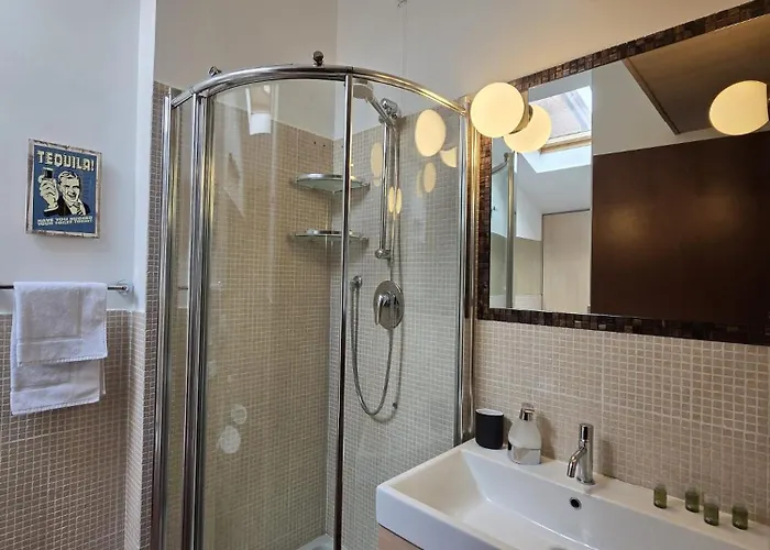 Urban Attic Isola District アパート