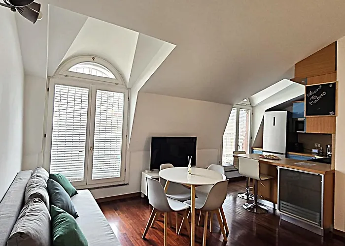 Lejlighed Urban Attic Isola District *